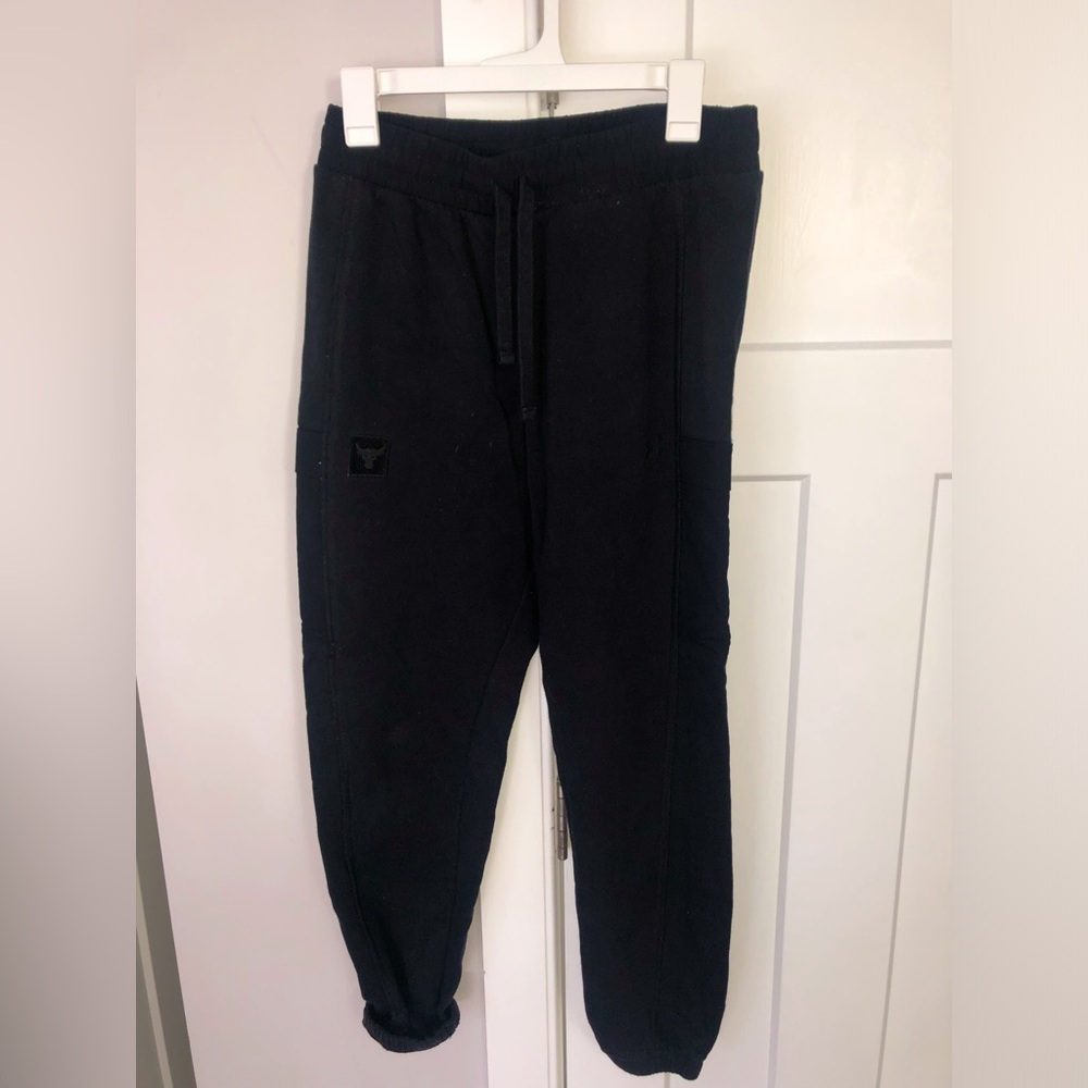 Under Armour fleece lined jogger sweatpants. Unisex, SIZE: M